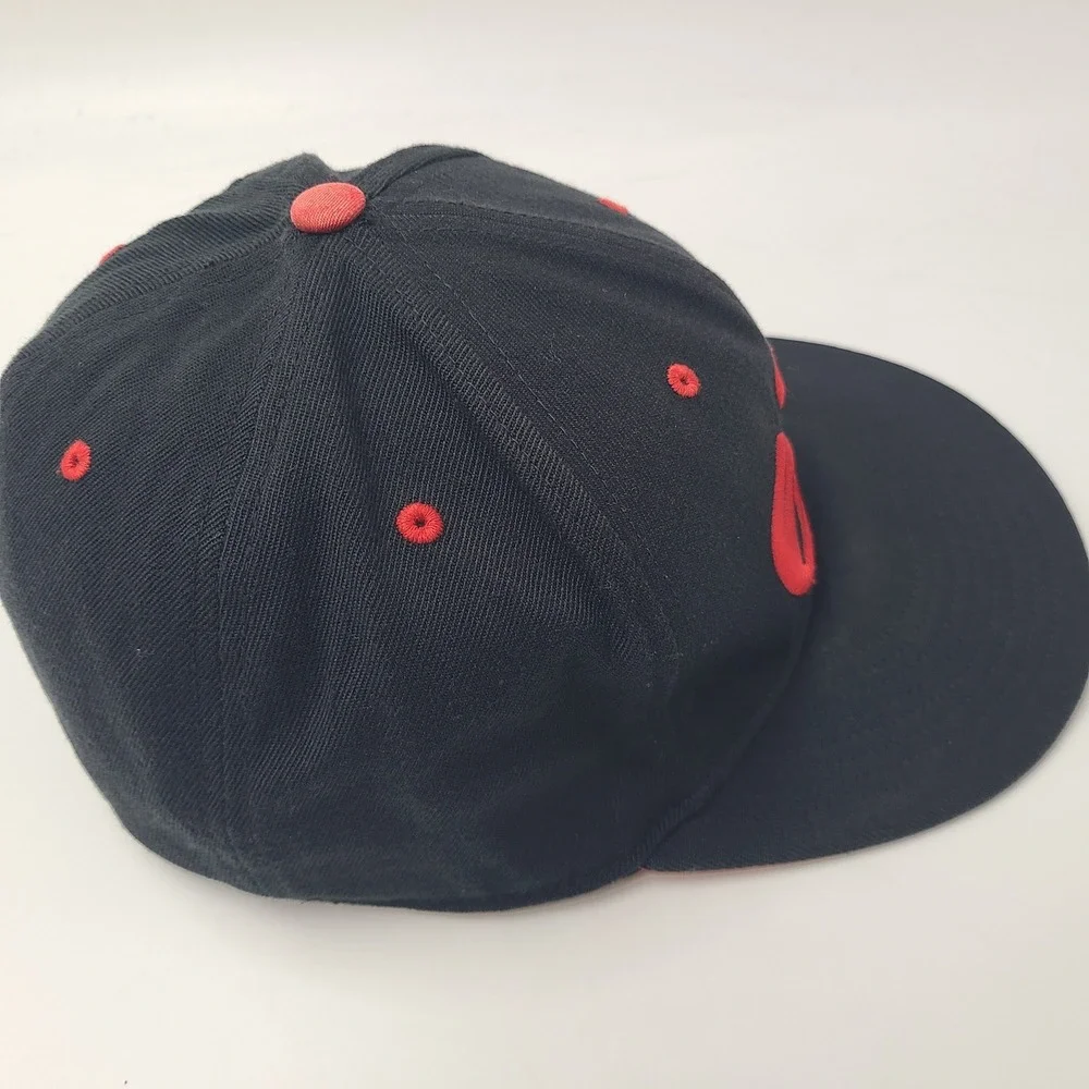 Nike Hat Fitted (Seems M-L) Black Red 6.0 Action Sports Swoosh Logo Skate Men